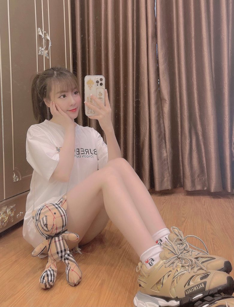 Âu Hà My – Hot Girl 9x Xinh Đẹp, Tài Năng Và Đáng Yêu 7 Cô nàng được nhiều người yêu mến và theo dõi