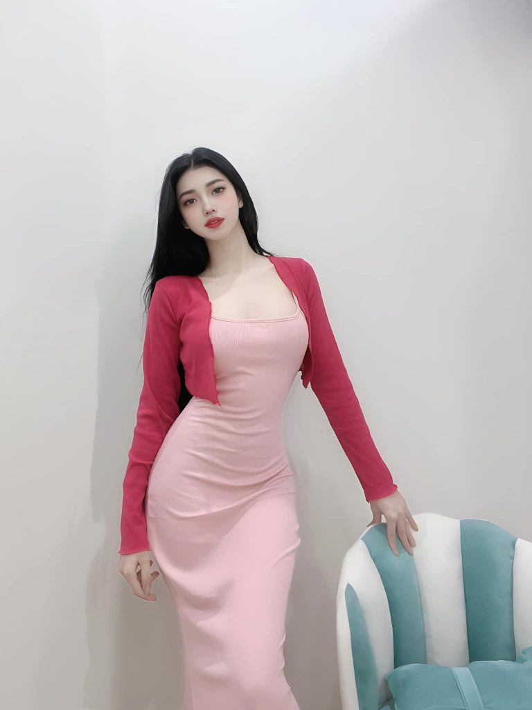 QQlive Các Hot Girl Việt Khoe Ảnh 18+ Cực Nóng Bỏng 3 Các hot girl cũng thường chọn kiểu quần sexy để tận dụng thế mạnh của mình.