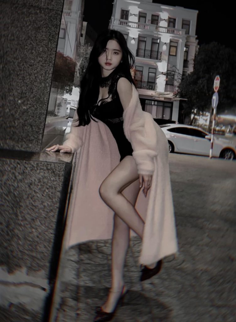 Các hot girl Việt ngày càng táo bạo hơn trong phong cách ăn mặc.