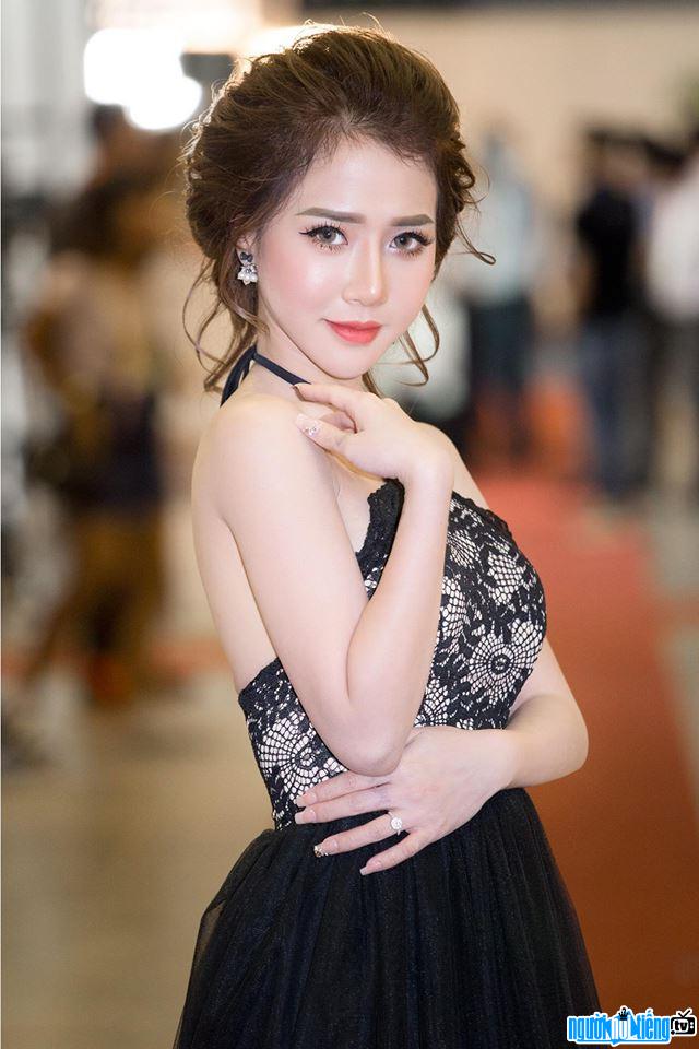 QQlive Hot girl 9x nóng bỏng của Mỳ gõ Tăng Thiên Kim 2 cô nhận được nhiều lời mời chụp ảnh mẫu gợi cảm cho nhiều nhãn hàng nổi tiếng