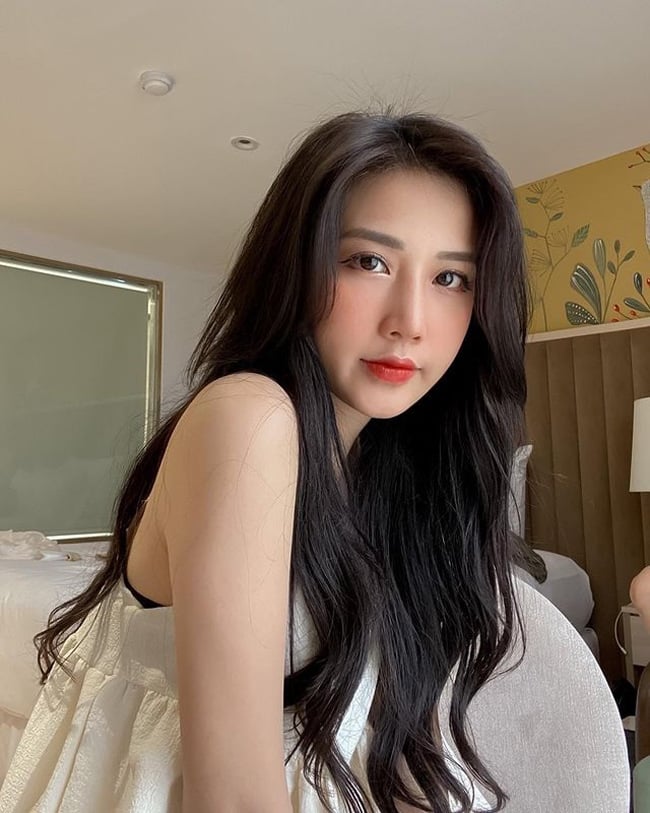 QQlive Hot Girl 9x Trần Linh Hương Cực Quyến Rũ - Nhan Sắc Gây Sốt 2 Nhan sắc dễ thương nhưng ma mị của hot girl Trần Linh Hương
