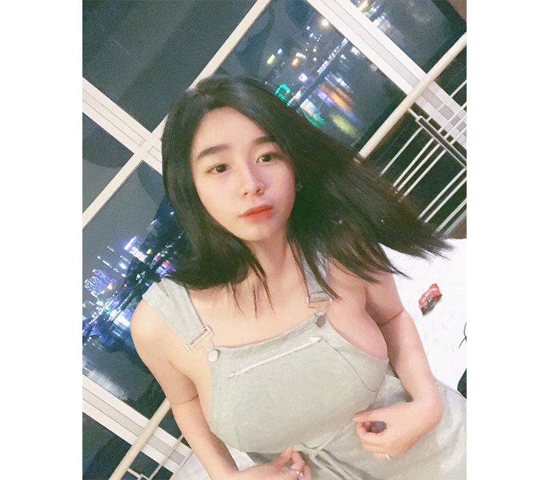 QQlive Hot Girl 2k1 Với Vòng Ngực Cực Khủng Thiên Di 1 QQlive chia sẻ thông tin về nàng hot girl Thiên Di