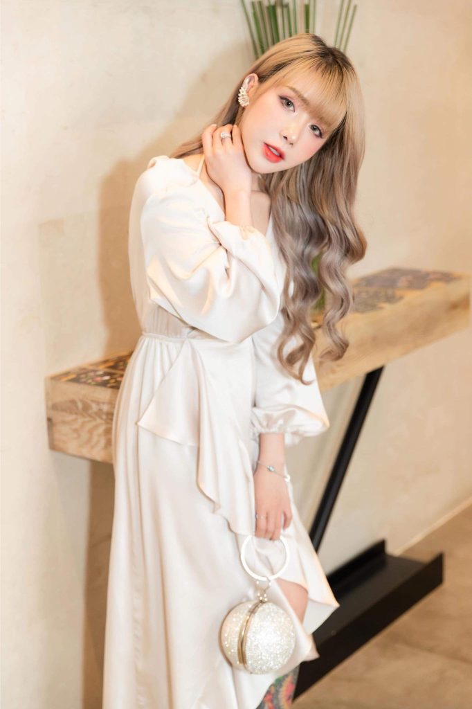 QQlive Hot girl 9x nóng bỏng của Mỳ gõ Tăng Thiên Kim 7 tang-thien-kim-682x1024