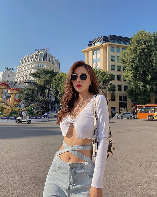 QQlive Hot Girl 9x Trần Linh Hương Cực Quyến Rũ - Nhan Sắc Gây Sốt 5 Trần Linh Hương gợi cảm với bikini hút mắt