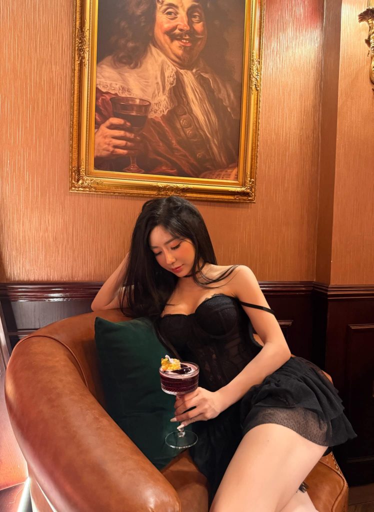 QQlive Phạm Hồng Nhung Sexy Mê Hoặc Lòng Người - Vẻ Đẹp Gợi Cảm Đỉnh Cao 3 Miêu nữ khiến bao người phải đứng ngồi không yên
