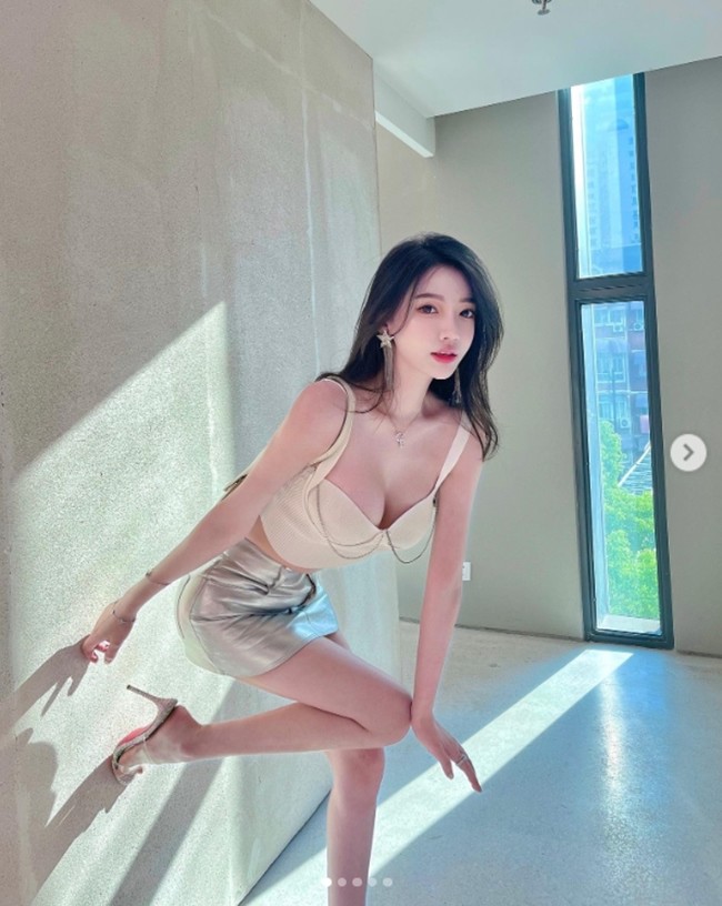 QQlive Ngắm Hot Girl Xứ Trung Cực Nóng Bỏng - Vẻ Đẹp Gợi Cảm Gây Sốt 7 Ở góc độ nào thì cô nàng cũng quyến rũ khó tả