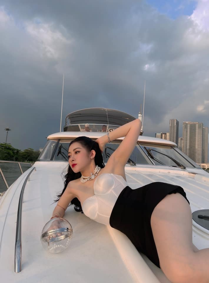 QQlive Nhan Sắc Nguyễn Mai Sương Đầy Quyến Rũ - Vẻ Đẹp Gợi Cảm Đỉnh Cao 7 Thân hình của cô nàng khiến nhiều chị em phải ngưỡng mộ