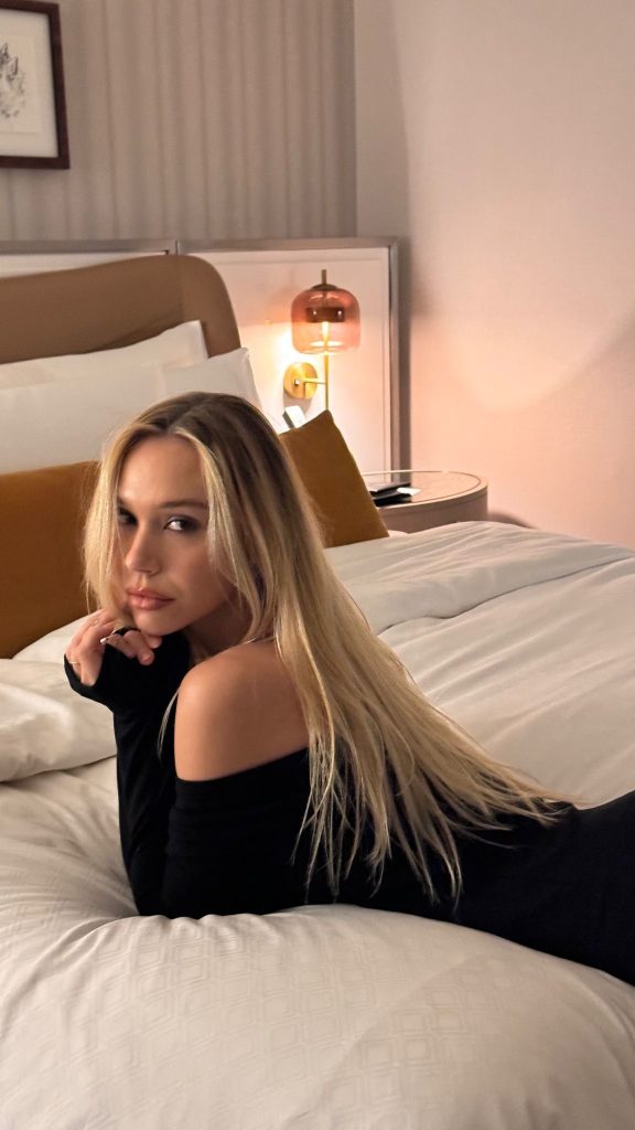 QQlive - Alexis Ren bộ ảnh khỏa thân sexy quyến rủ 4 Thân hình nuột nà cực phẩm của cô nàng