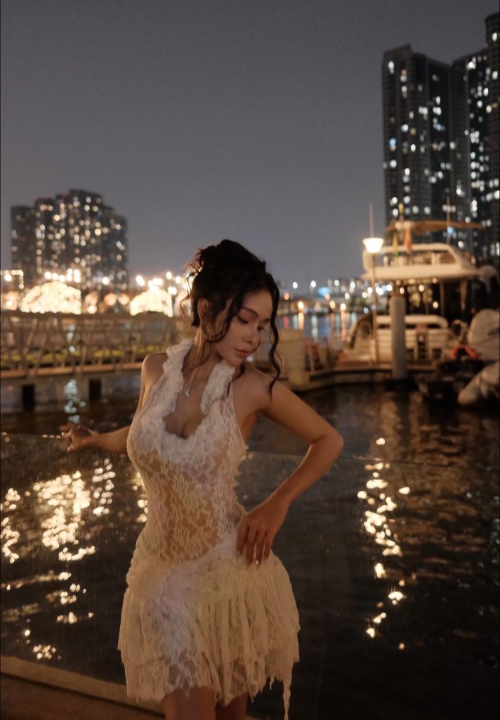 QQlive - Hot Girl KOL Sexy 18+ Dương Mỹ Diện - Thân Hình Nóng Bỏng Gây Sốt 4 Dương Mỹ Diện quyết tâm làm KOL nổi tiếng