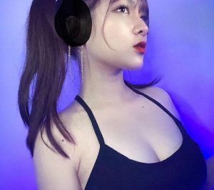 567live - Linh Chichan có phong cách đời thường sexy và khiêu gợi