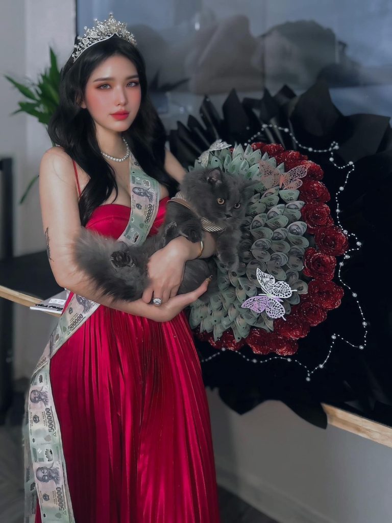 QQlive Hoàng Nhân Linh Chi Body Đồng Hồ Cát - Vẻ Đẹp Sexy Nóng Bỏng 9 QQlive - Hoàng Nhân Linh Chi diện bikini đỏ bắt mắt trong khung cảnh giường chiếu đầy kích thích