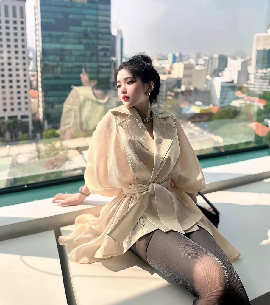 QQlive qqlive nhung mau bikini ma linh chi dien deu khoe duoc toan bo than hinh quyen ru cua co nang
