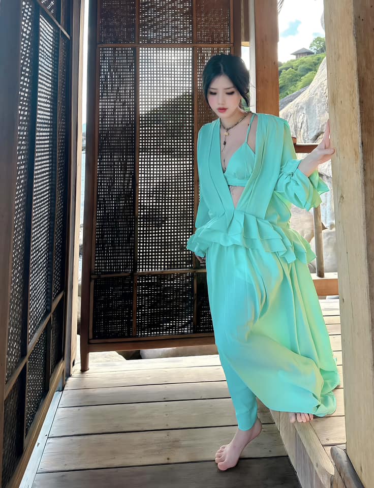 QQlive Hoàng Nhân Linh Chi Body Đồng Hồ Cát - Vẻ Đẹp Sexy Nóng Bỏng 2 QQlive - Theo dõi trang cá nhân để xem ảnh nóng bỏng của Hoàng Nhân Linh Chi