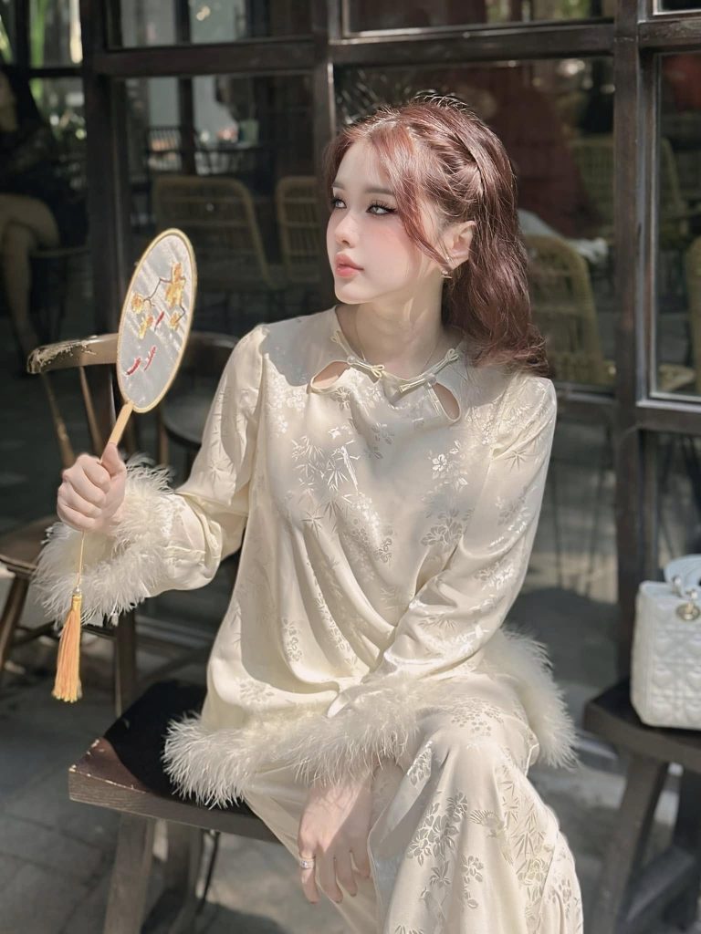 QQlive Hoàng Nhân Linh Chi Body Đồng Hồ Cát - Vẻ Đẹp Sexy Nóng Bỏng 6 QQlive - Vòng 1 khủng góp phần tạo nên thân hình quyến rũ của Linh Chi