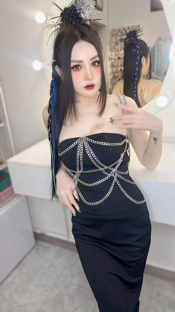 QQlive - Võ Huỳnh Thanh Vân: Hot Girl Mặt Vuông Thành Á Hậu Quyến Rũ 4 Thanh Vân và Trần Dương - Cặp đôi đồng tính trên QQLive