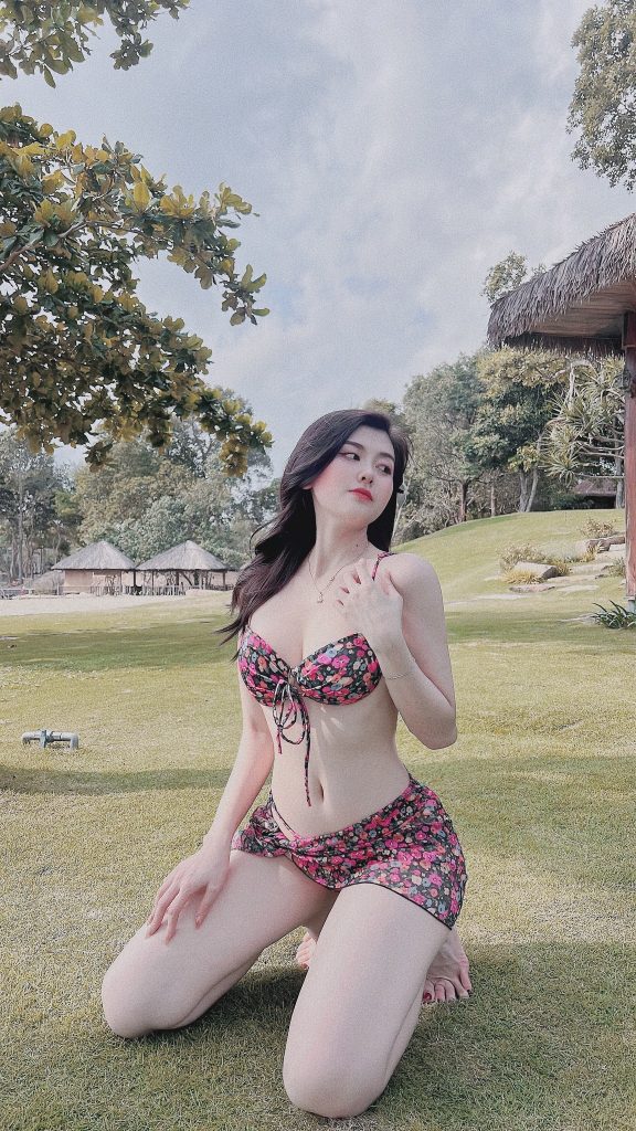 Bạch Huyền Trang Bikini
