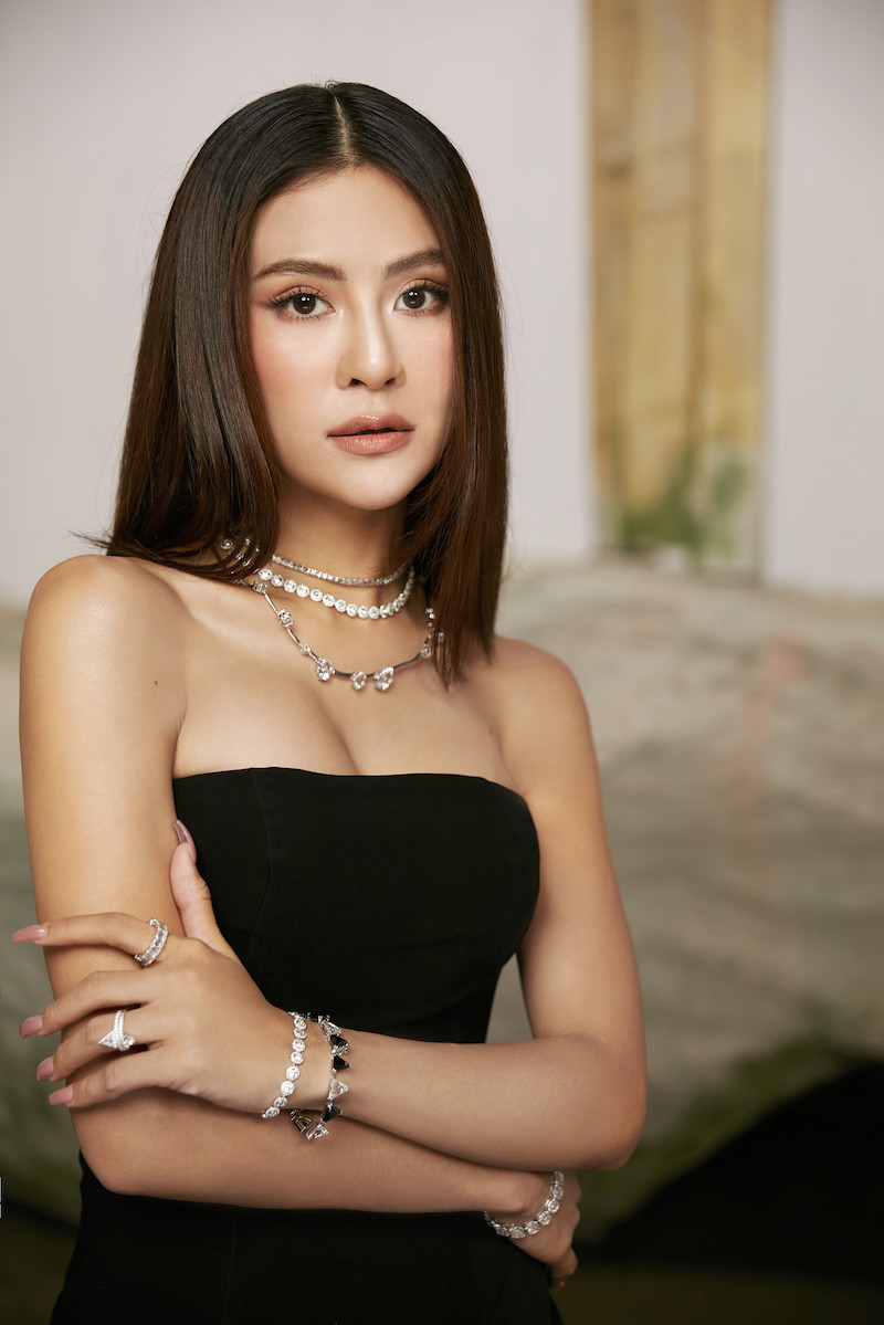 Ca Sĩ Hà Nhi: Nhan Sắc Thăng Hạng Ngày Càng Quyến Rũ Và Nóng Bỏng Hơn 2 Ca sĩ Hà Nhi