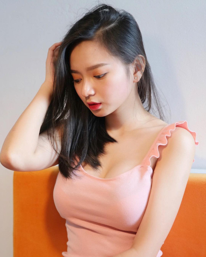 Top 4 Clip Nóng Hot Girl Mạng 2023: Những Scandal Làm Dậy Sóng Cộng Đồng 6 Vũ Ngọc Kim Chi khoe nhan sắc ngọt ngào và thân hình nuột nà trên sóng livestream