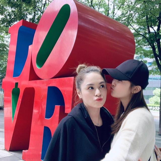 Chung Hân Đồng và bạn