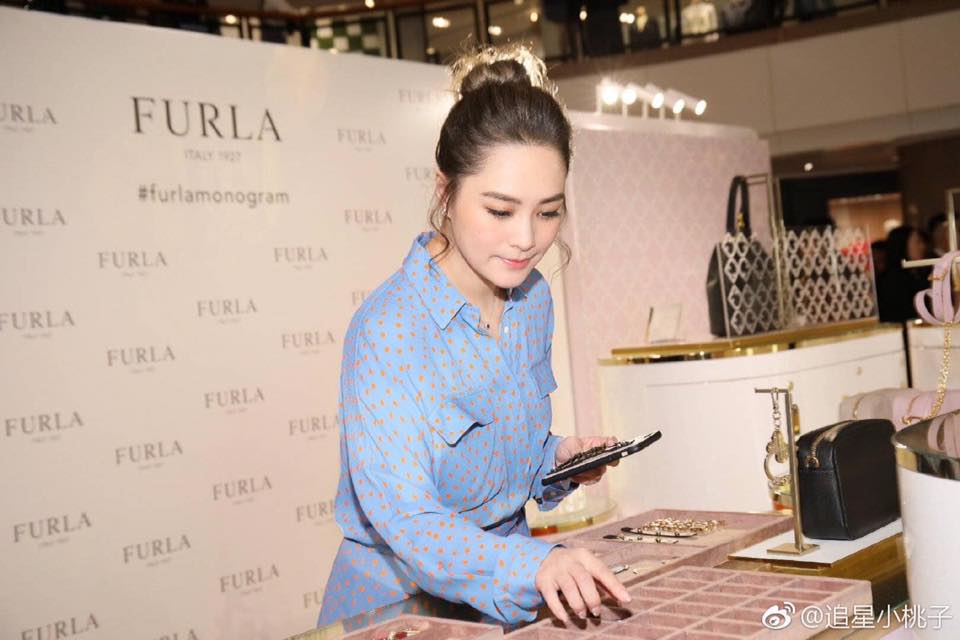 Chung Hân Đồng bikini