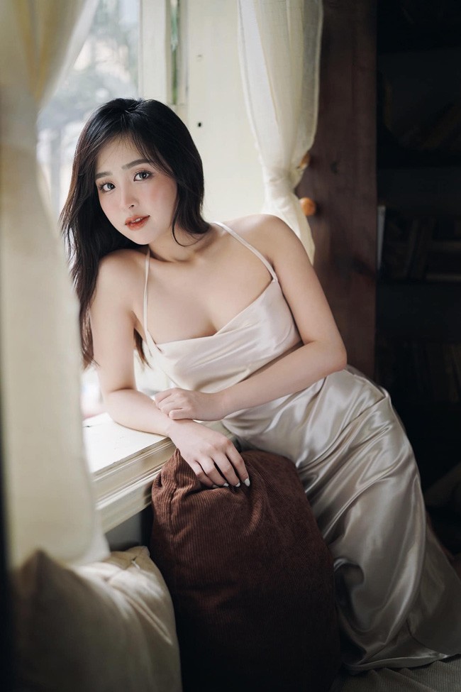 Hot Girl Lê Phương Anh Bị Đánh Ghen Tơi Tả Sau Khi Lộ Clip Nóng “Trần Trụi” 4 Cận cảnh thân hình gợi cảm của Lê Phương Anh trong loạt ảnh Instagram trước scandal