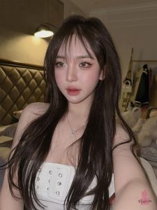 Góc nghiêng thần thánh của Trần Huyền Châu: Vòng một căng tràn, visual cực phẩm