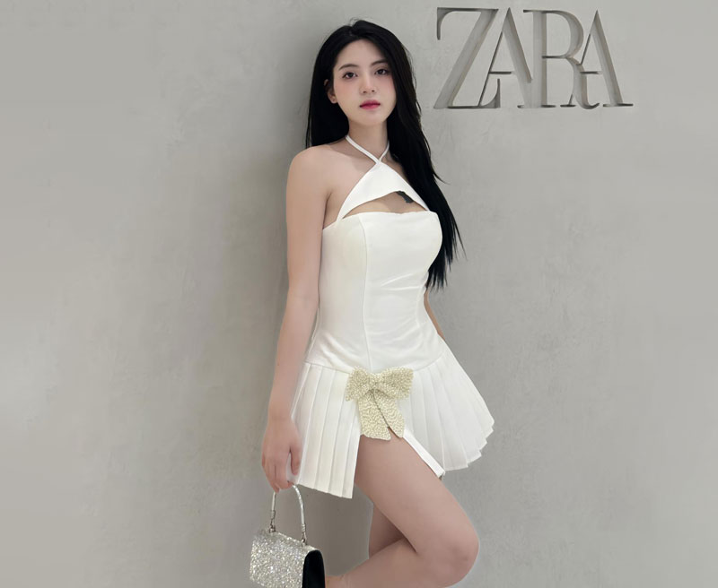 App QQ Live Tung Bộ Ảnh Hot Girl 2002 Trang Phạm với Vẻ Đẹp Trong Sáng 3 Bộ ảnh Trang Phạm "cắt xẻ mạnh" trên app QQ live - "Nóng" mà tinh tế!