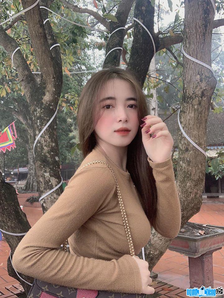 App QQ Live Tung Bộ Ảnh Hot Girl 2002 Trang Phạm với Vẻ Đẹp Trong Sáng 2 Trang Phạm - Vòng 1 "siêu to" làm fan app QQ live "trầm trồ"!