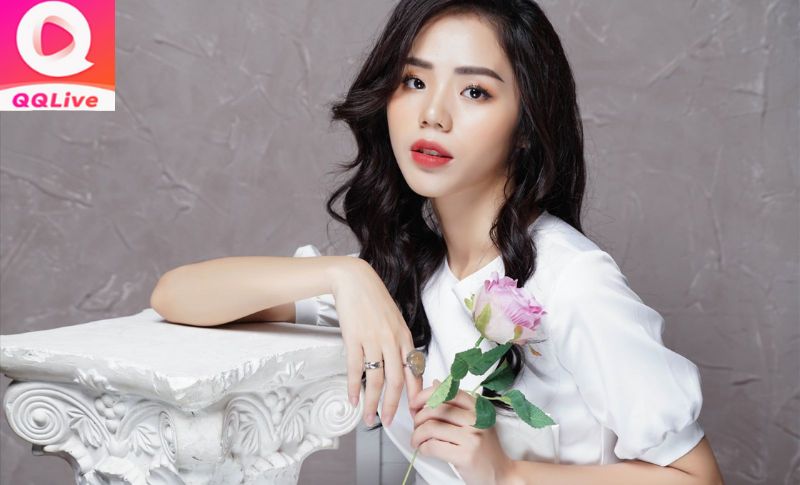 QQlive hot girl dinh dam kiem ca si tai nang