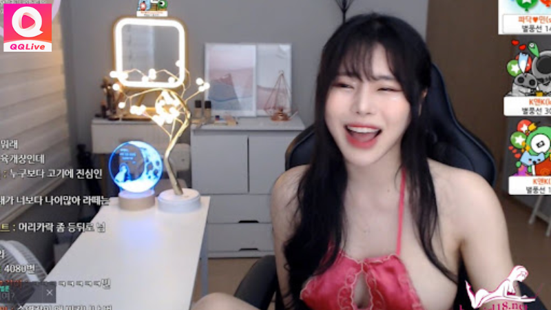 Đột Phá QQLive: Trò Chuyện Thoát Y 18+ Dành Trọn Cho Anh Em 1 QQLive trò chuyện thoát y 18+