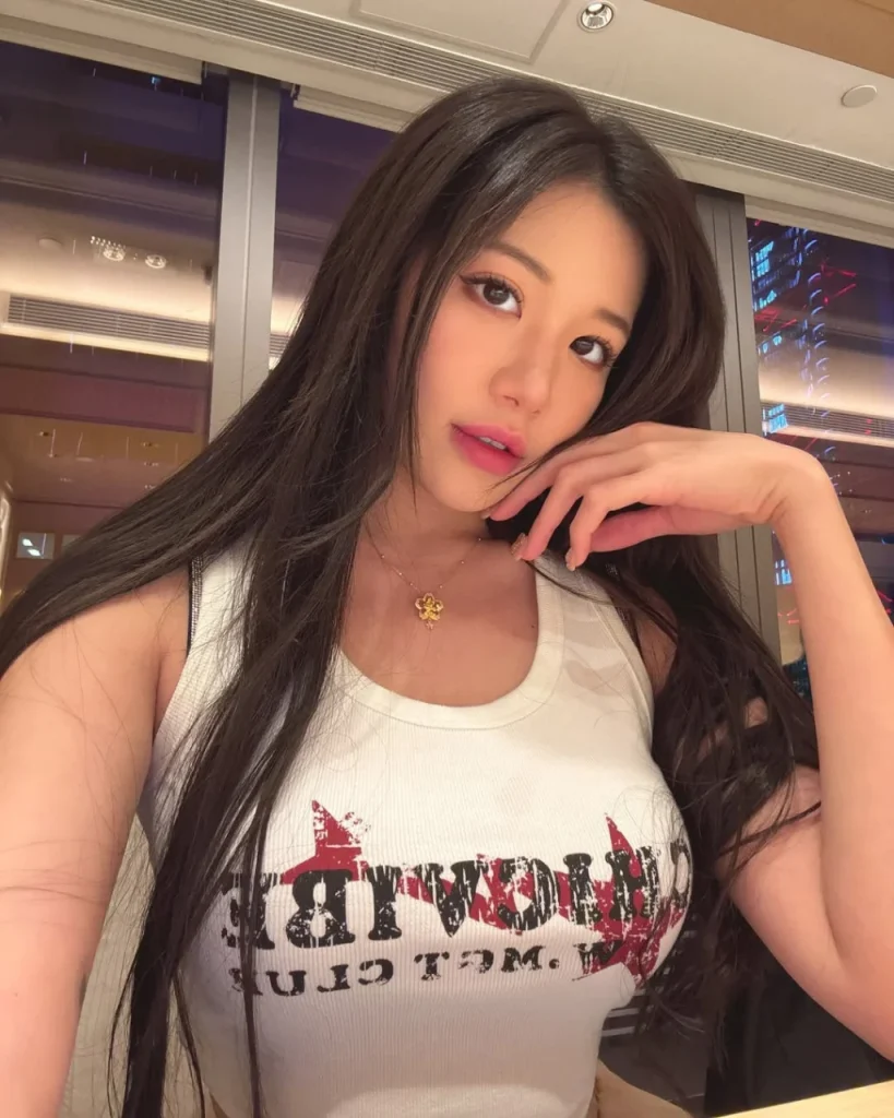 QQLive 18+ Rò Rỉ Ảnh Nóng Siew Puiyi Lộ Núm Không Che 4 Siew Puiyi 4